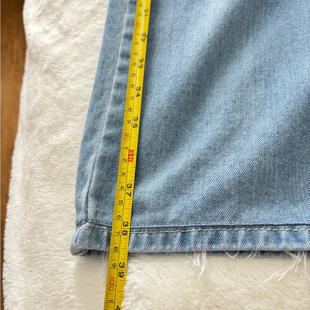 EUC- High Waist Women's wide leg Jeans with double button wore once very cute! - Picture 11 of 14